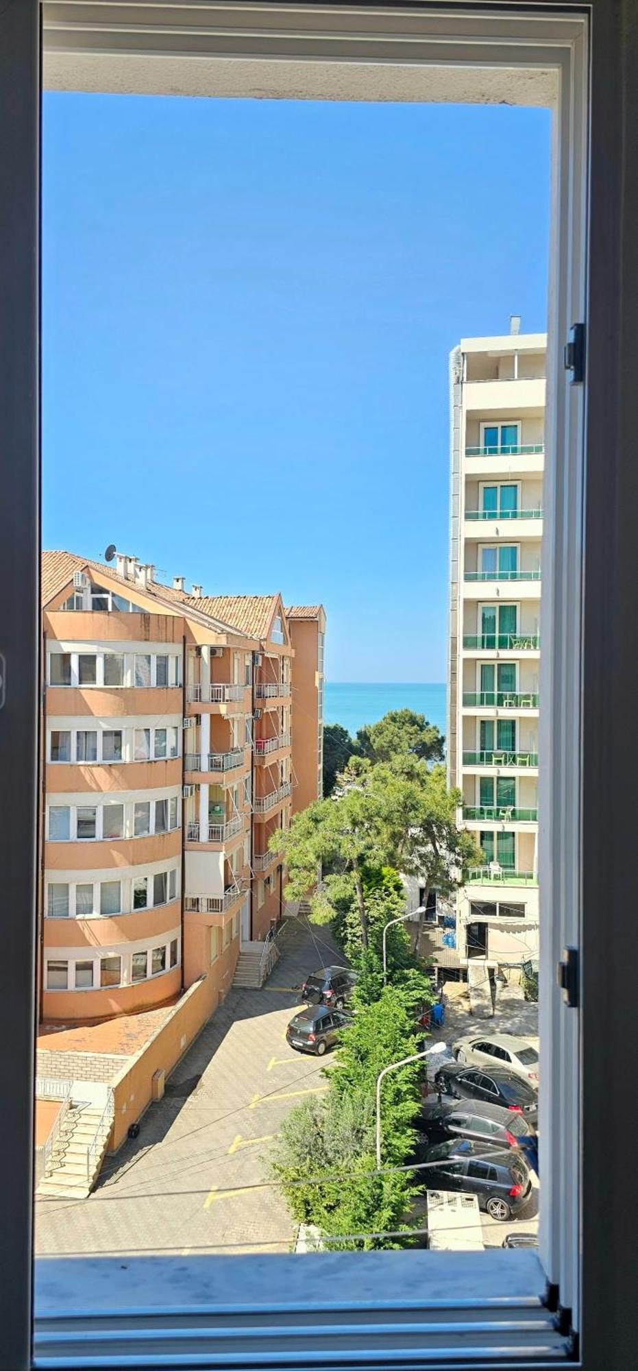 Blue Studio, Modern & Beachfront - By Beta Premium Appartamento Golem (Tirana)